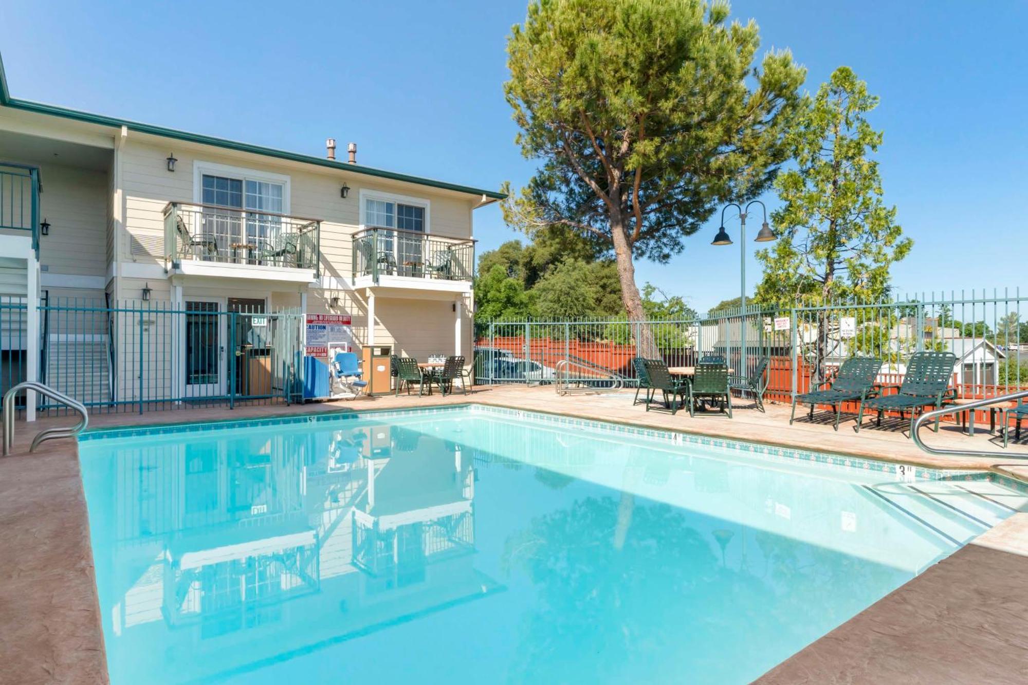 Best Western Cedar Inn & Suites Angels Camp Exteriör bild