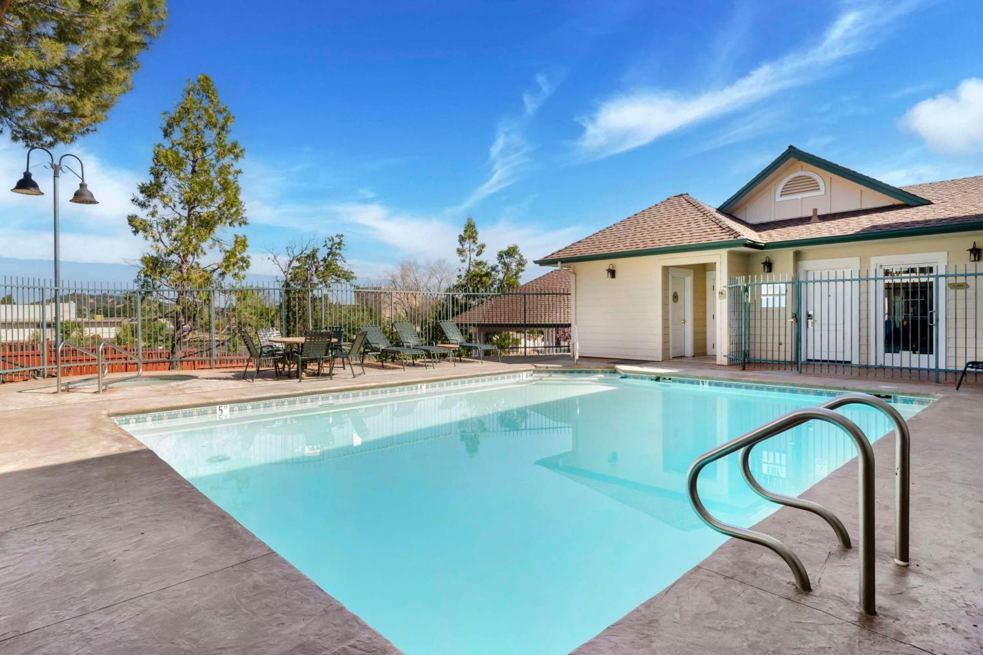 Best Western Cedar Inn & Suites Angels Camp Exteriör bild